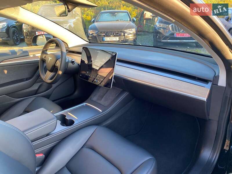 Седан Tesla Model 3 2022 в Львові