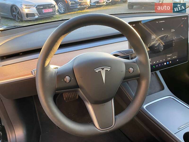 Седан Tesla Model 3 2022 в Львові