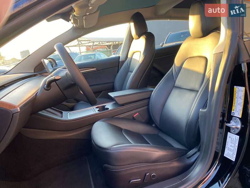 Седан Tesla Model 3 2022 в Львові