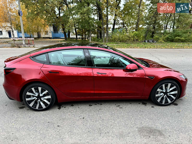 Седан Tesla Model 3 2024 в Білій Церкві