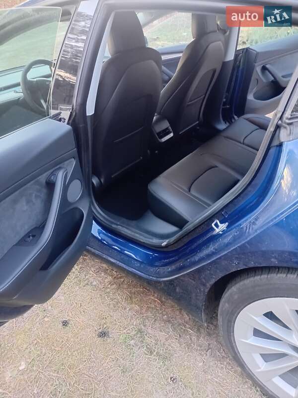 Седан Tesla Model 3 2021 в Ирпене