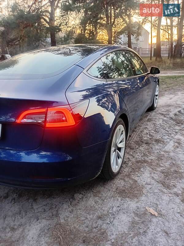 Седан Tesla Model 3 2021 в Ирпене