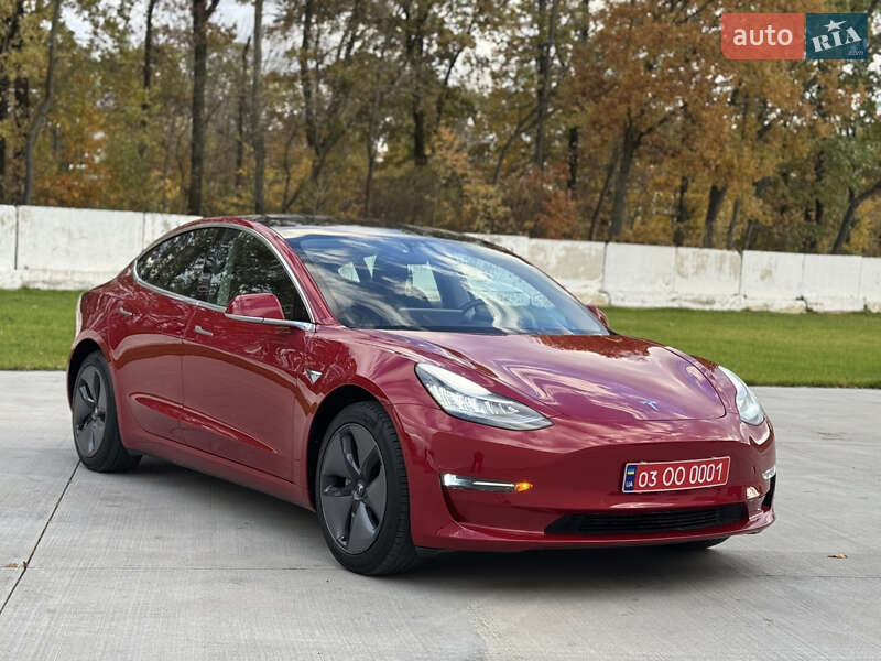 Седан Tesla Model 3 2019 в Луцьку