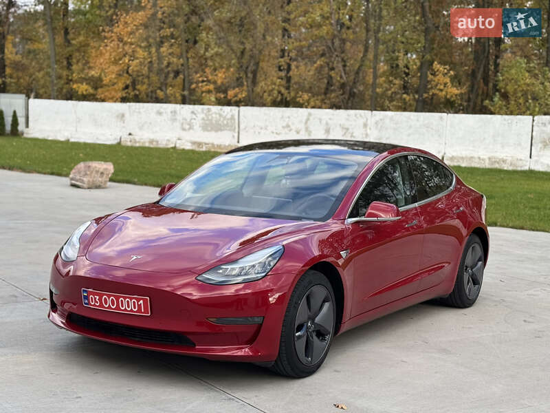 Седан Tesla Model 3 2019 в Луцьку