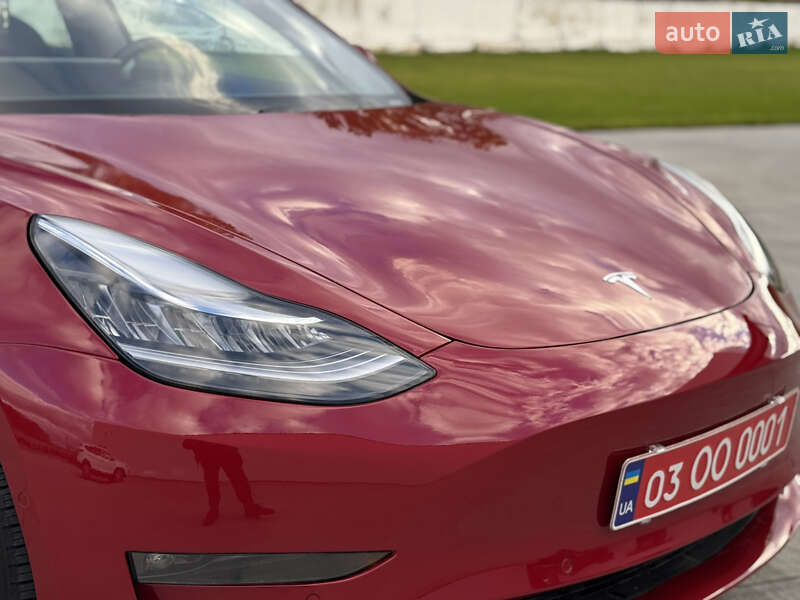 Седан Tesla Model 3 2019 в Луцьку