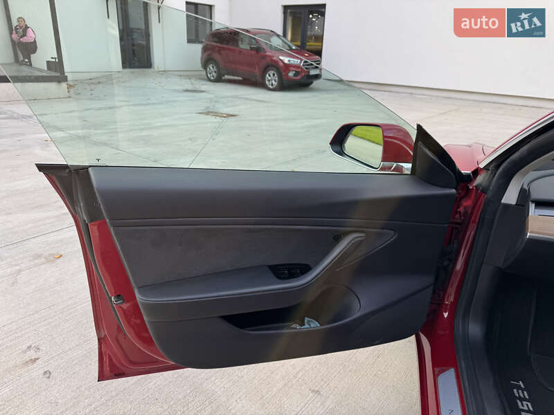 Седан Tesla Model 3 2019 в Луцьку