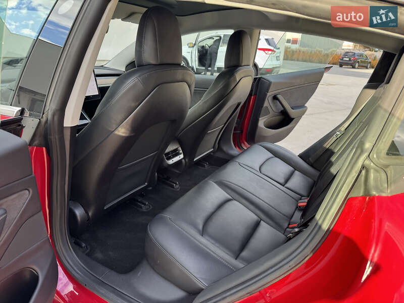 Седан Tesla Model 3 2019 в Луцьку