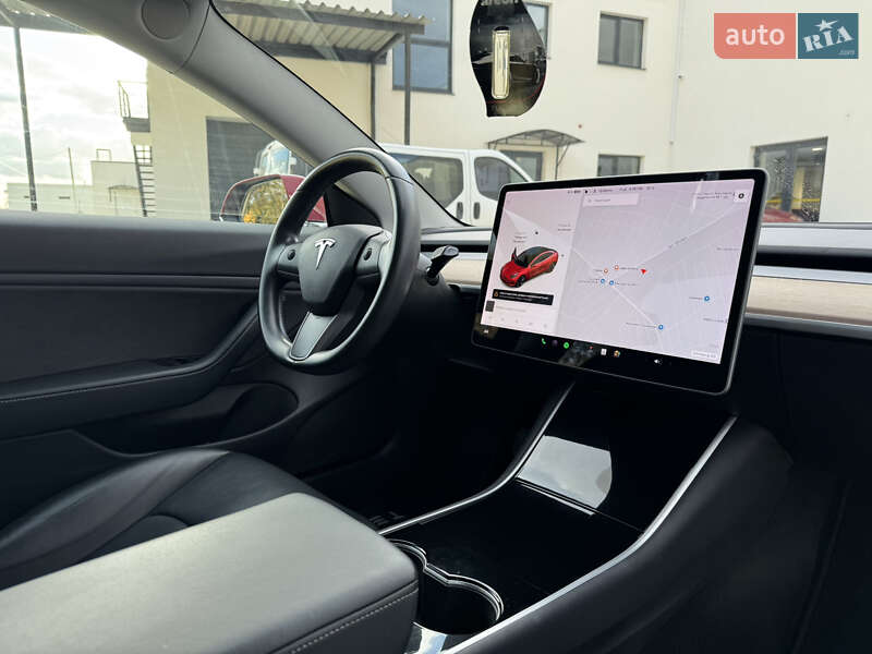 Седан Tesla Model 3 2019 в Луцьку