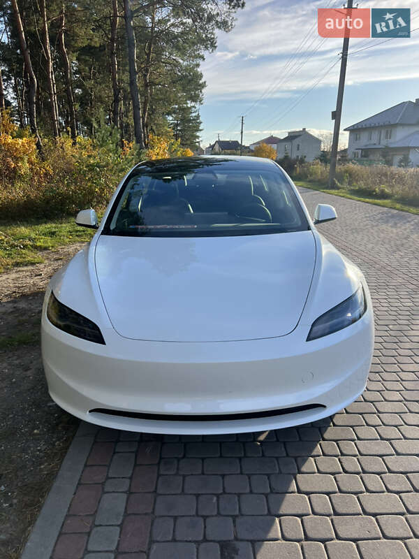 Tesla Model 3 2024