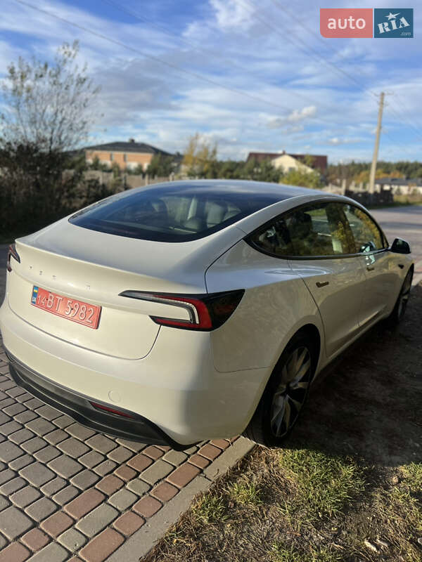 Седан Tesla Model 3 2024 в Львове