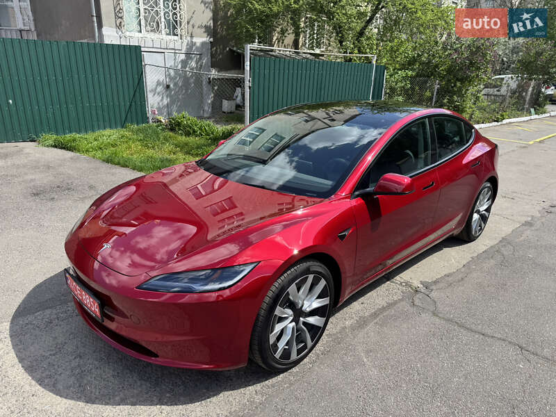 Седан Tesla Model 3 2024 в Виннице