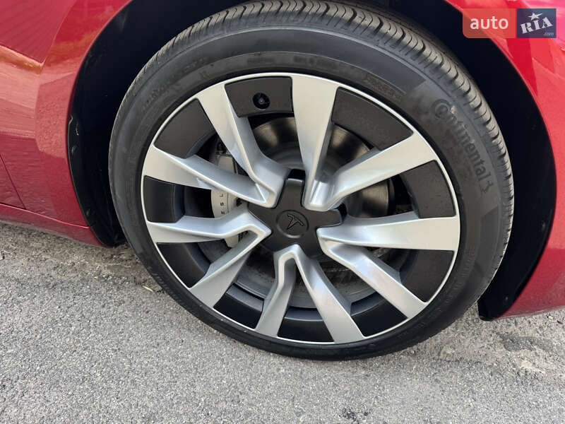 Седан Tesla Model 3 2024 в Виннице