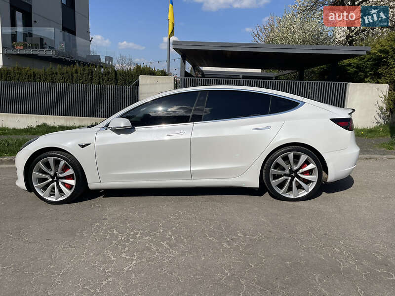 Седан Tesla Model 3 2019 в Львові