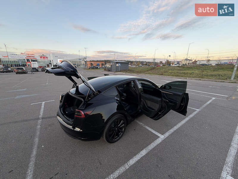 Седан Tesla Model 3 2021 в Киеве