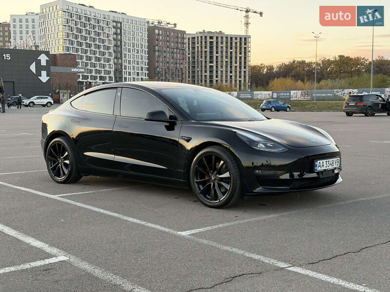 Седан Tesla Model 3 2021 в Киеве