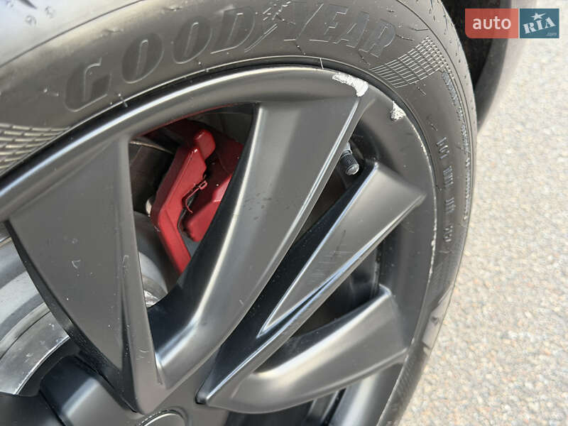 Седан Tesla Model 3 2021 в Киеве