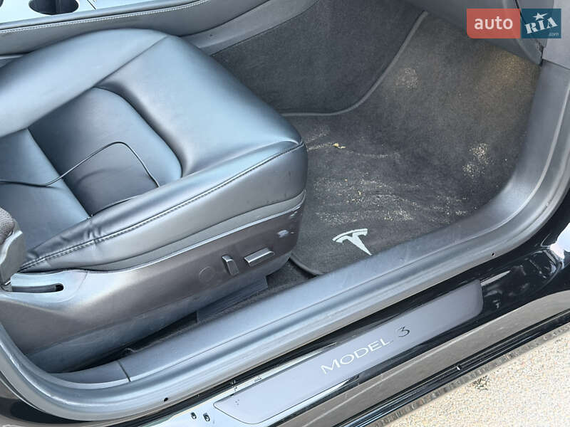 Седан Tesla Model 3 2021 в Киеве
