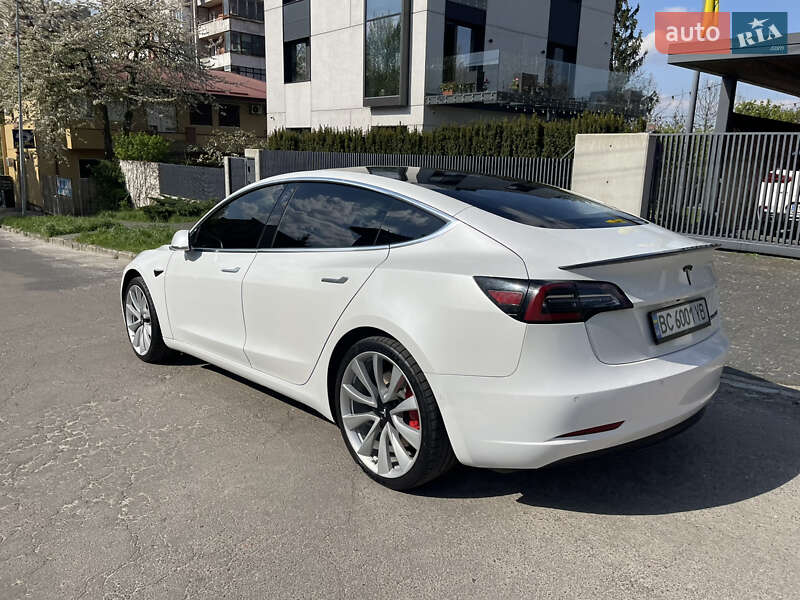 Седан Tesla Model 3 2019 в Львові
