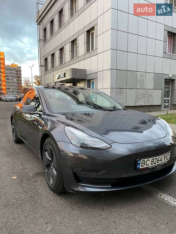 Седан Tesla Model 3 2018 в Львове