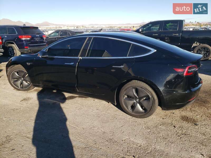 Седан Tesla Model 3 2019 в Львове