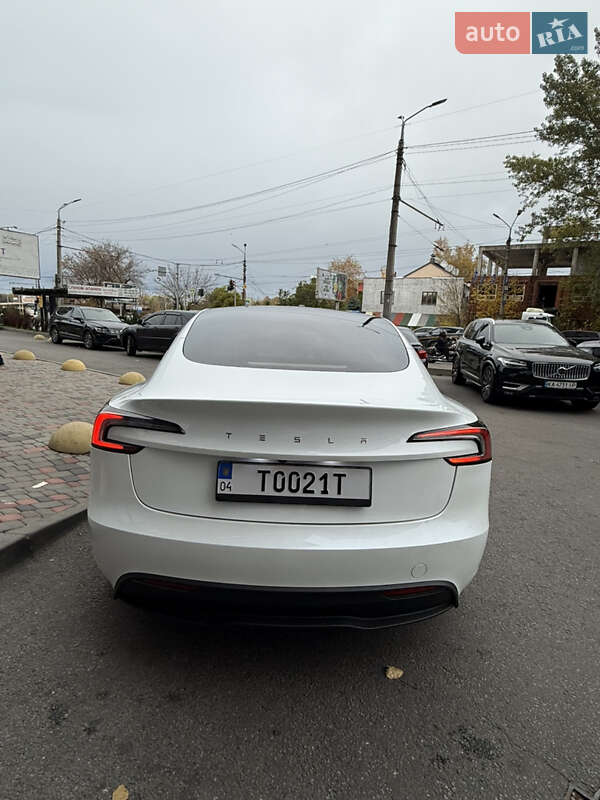 Седан Tesla Model 3 2024 в Дніпрі
