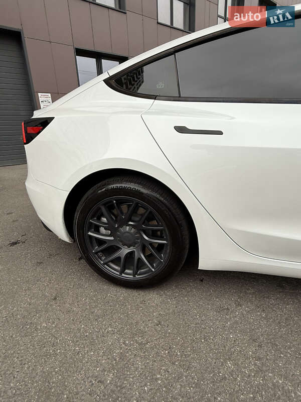 Седан Tesla Model 3 2024 в Дніпрі