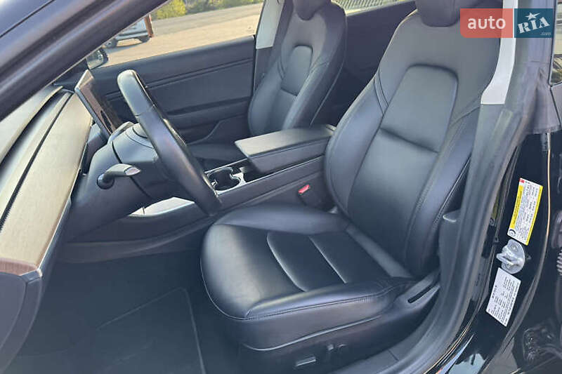 Седан Tesla Model 3 2019 в Києві