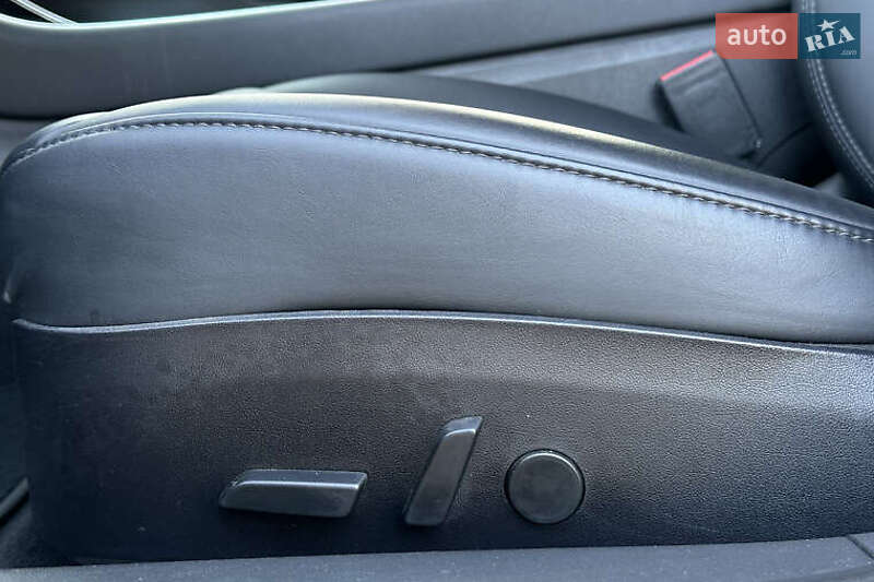 Седан Tesla Model 3 2019 в Києві