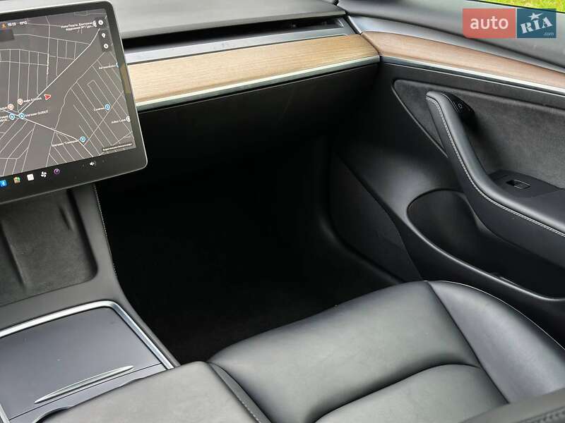 Седан Tesla Model 3 2021 в Луцьку