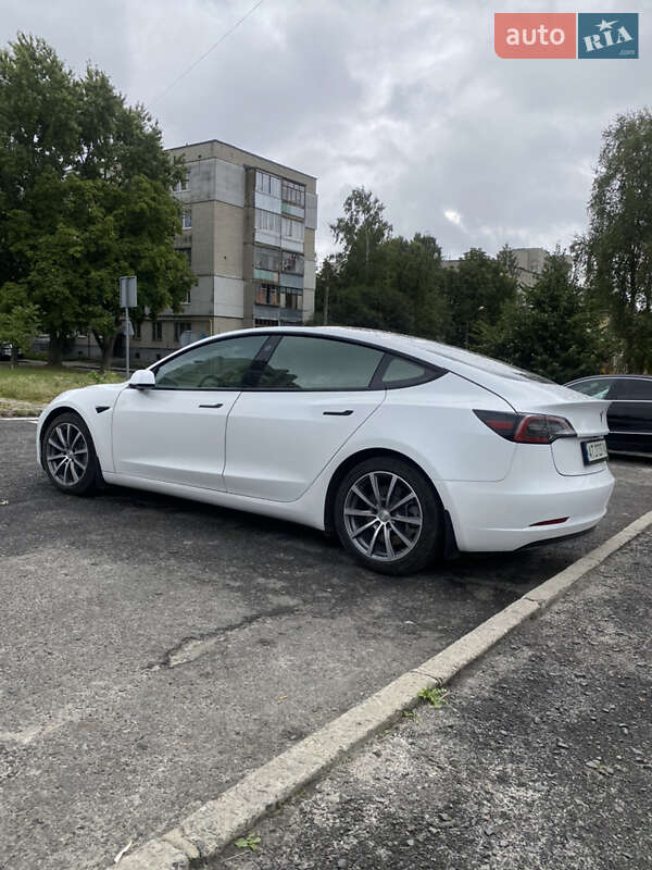 Седан Tesla Model 3 2021 в Львові