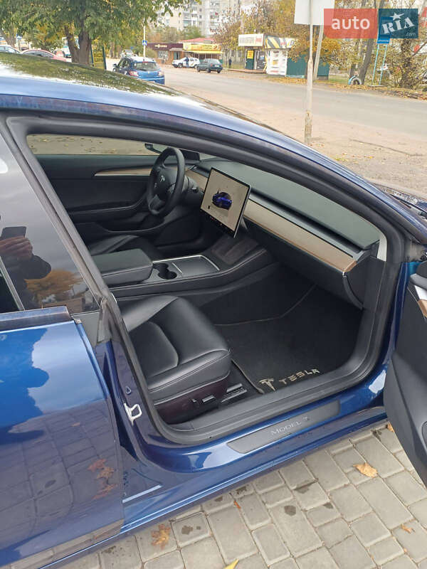 Седан Tesla Model 3 2022 в Первомайську