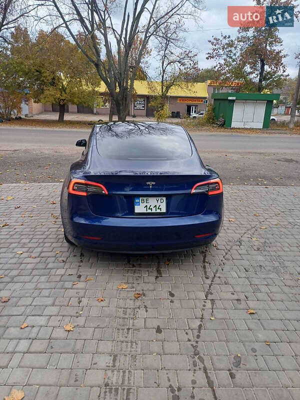 Седан Tesla Model 3 2022 в Первомайську