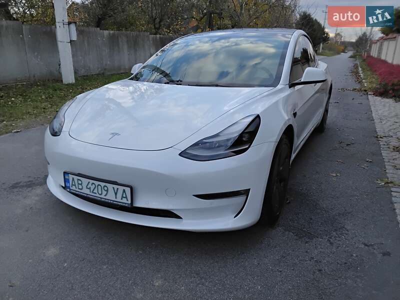 Седан Tesla Model 3 2022 в Виннице
