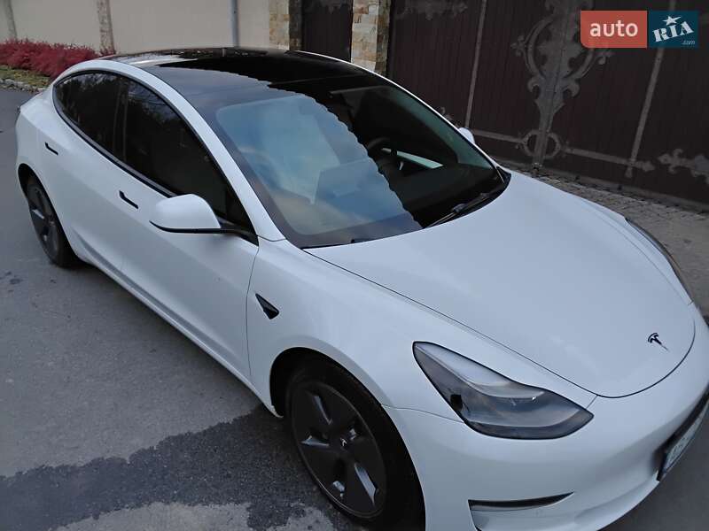 Седан Tesla Model 3 2022 в Виннице