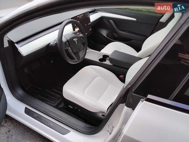 Седан Tesla Model 3 2022 в Виннице