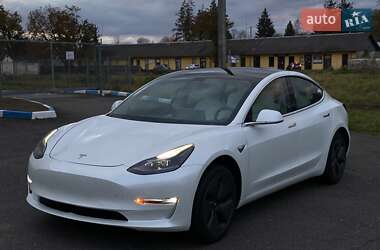 Седан Tesla Model 3 2020 в Стрые