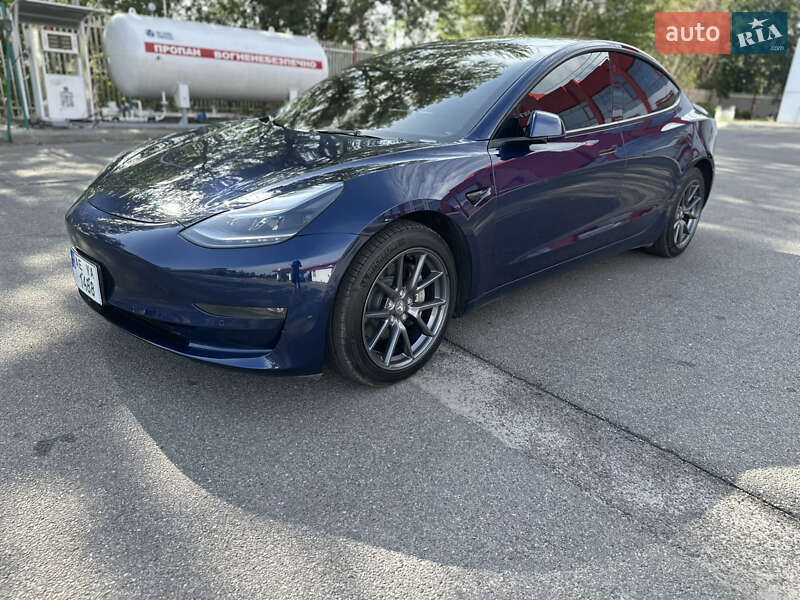 Седан Tesla Model 3 2022 в Днепре