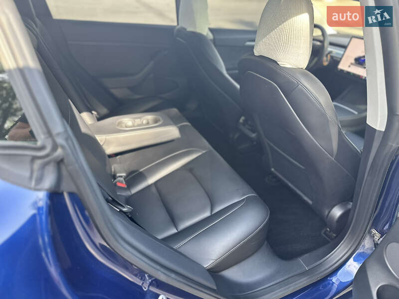 Седан Tesla Model 3 2022 в Днепре