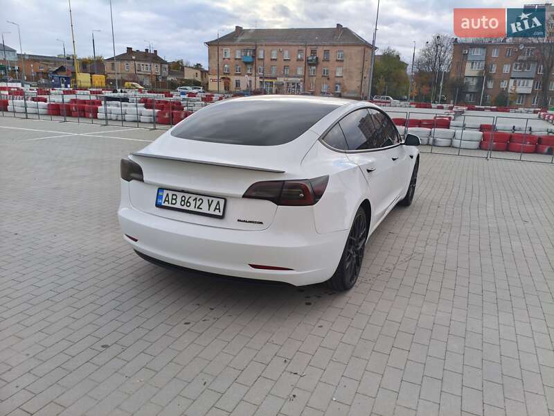 Седан Tesla Model 3 2023 в Виннице