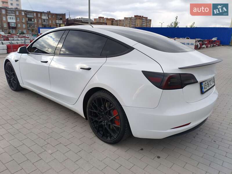 Седан Tesla Model 3 2023 в Виннице