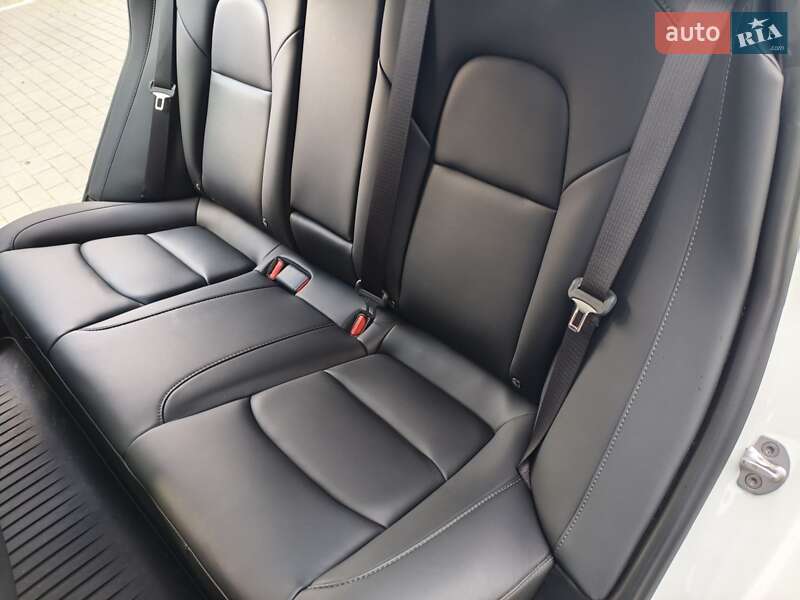 Седан Tesla Model 3 2023 в Виннице