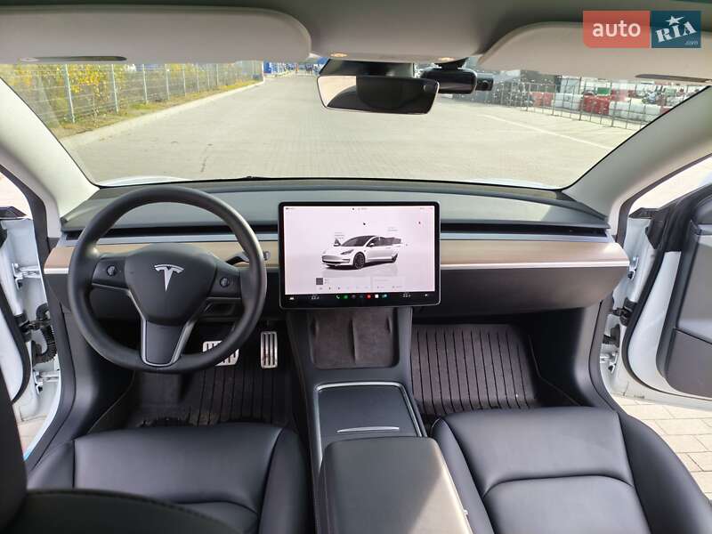Седан Tesla Model 3 2023 в Виннице