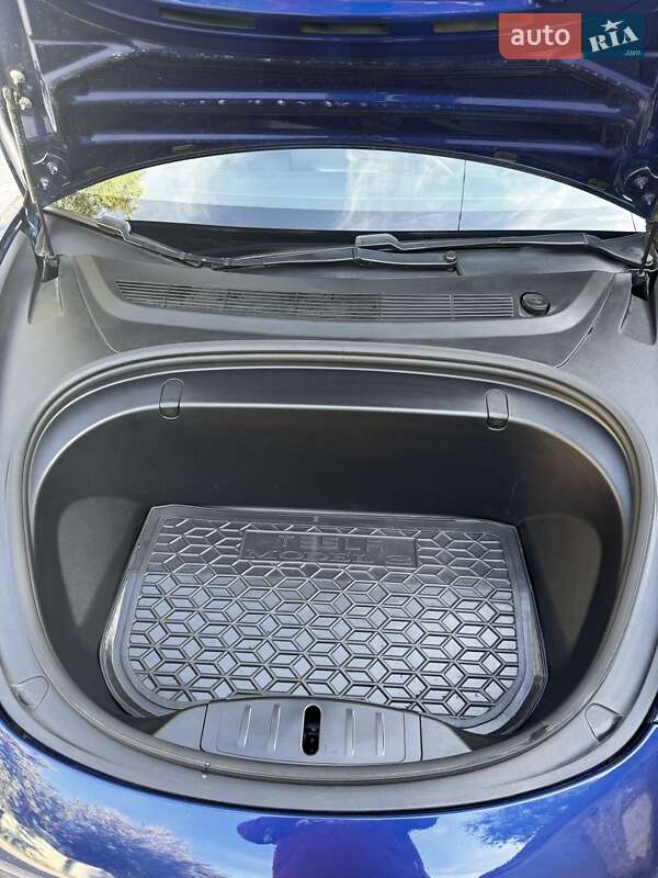 Седан Tesla Model 3 2020 в Каменском