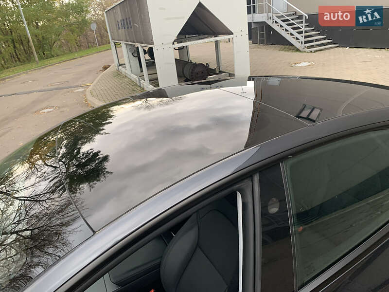 Седан Tesla Model 3 2024 в Киеве