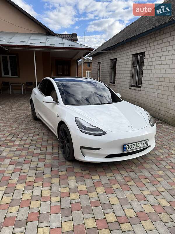 Седан Tesla Model 3 2019 в Тернополе