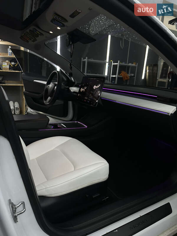 Седан Tesla Model 3 2021 в Львові