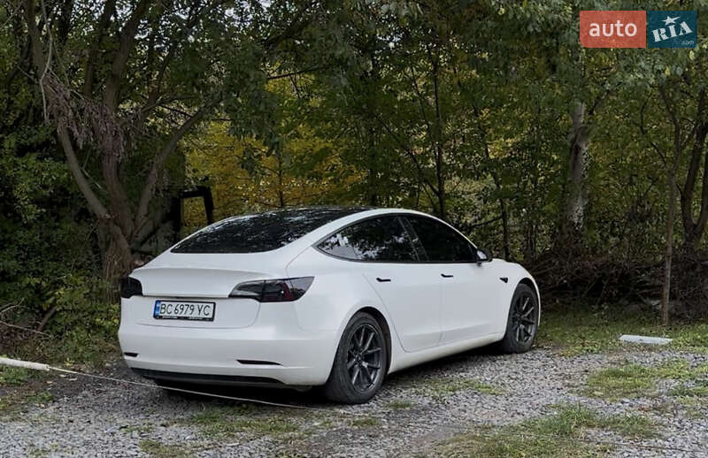 Седан Tesla Model 3 2021 в Львові