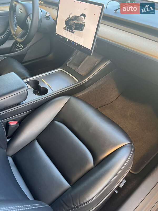 Седан Tesla Model 3 2022 в Ужгороді