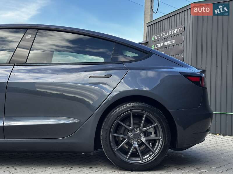 Седан Tesla Model 3 2022 в Львові