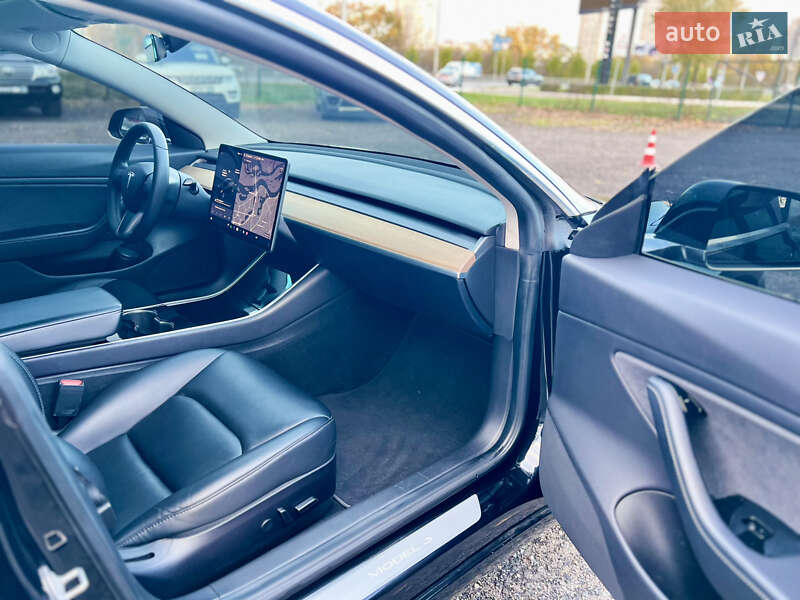 Седан Tesla Model 3 2019 в Києві